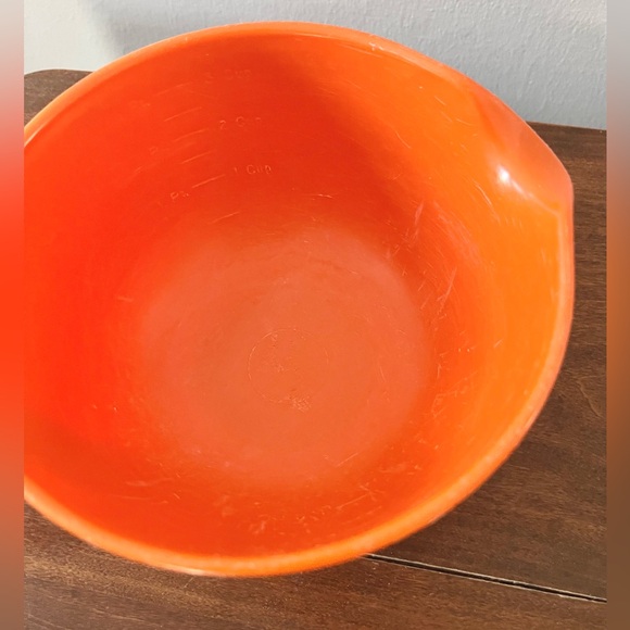 1970s Vintage Orange Rubbermaid 3 Cup Measuring Cup/Batter Bowl Mix N Grip USA - Picture 7 of 9
